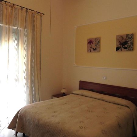 Hotel Ondina Viareggio Bagian luar foto
