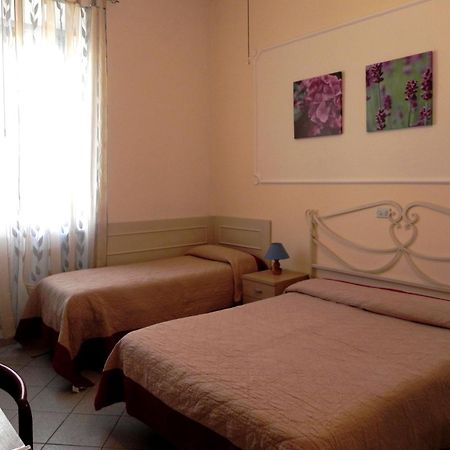 Hotel Ondina Viareggio Bagian luar foto