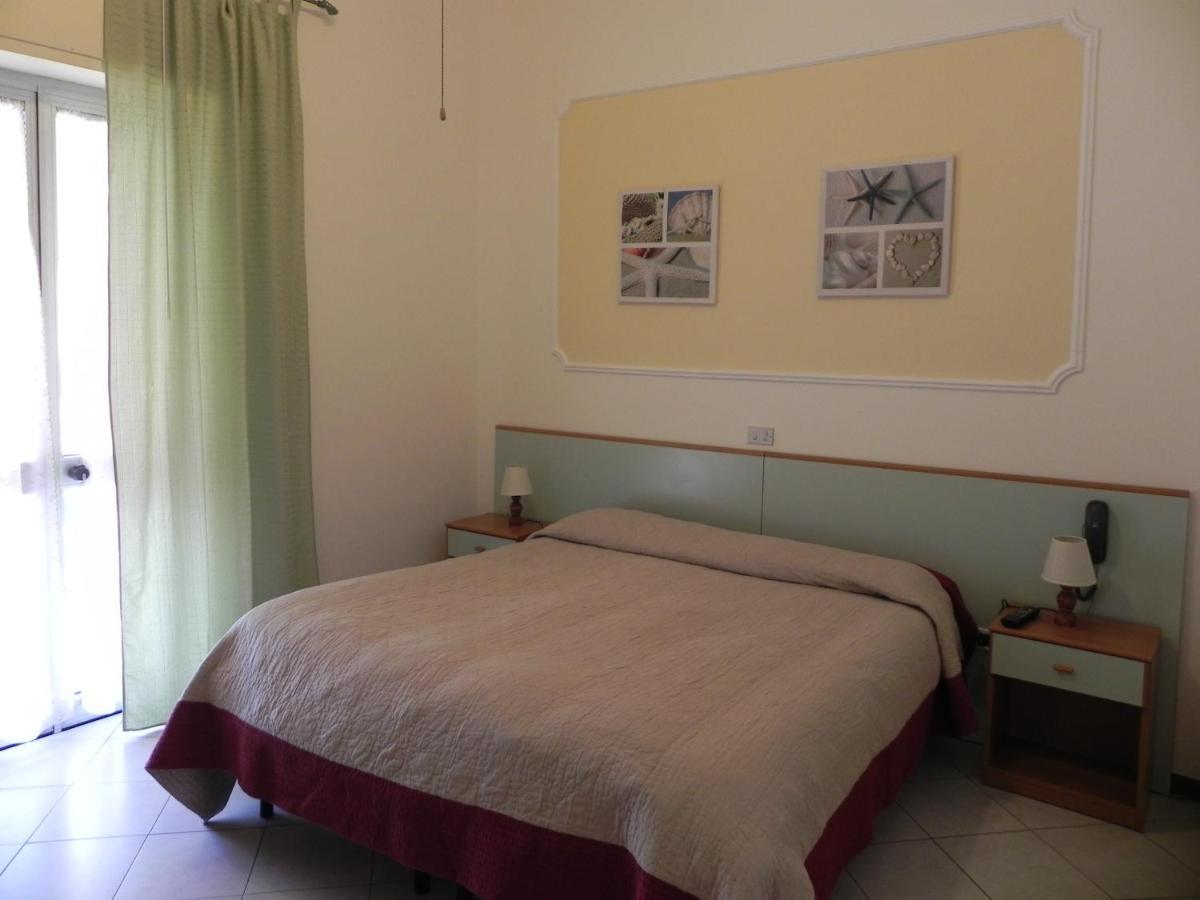 Hotel Ondina Viareggio Bagian luar foto