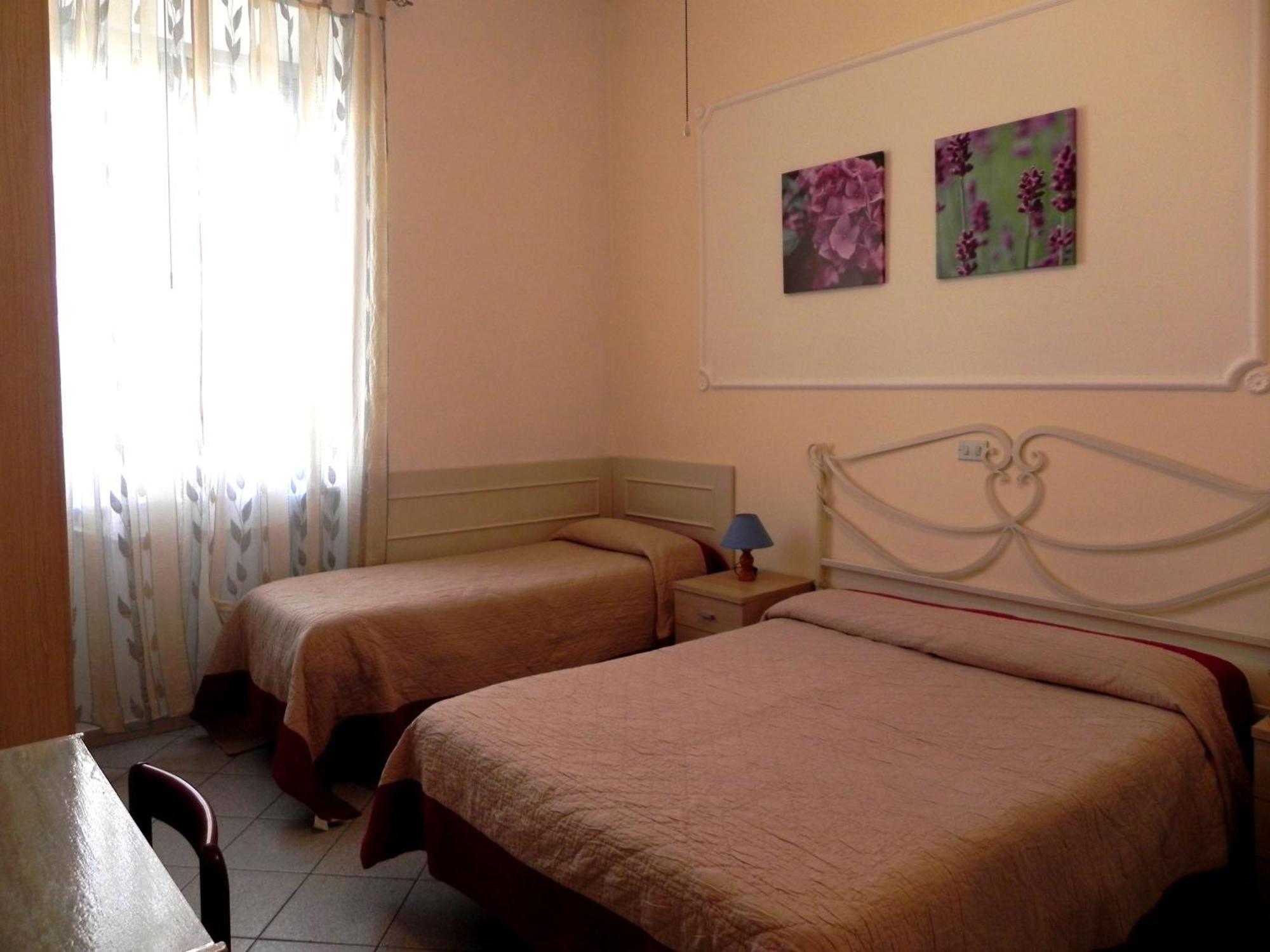 Hotel Ondina Viareggio Bagian luar foto