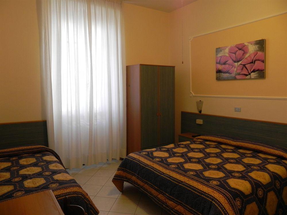 Hotel Ondina Viareggio Bagian luar foto