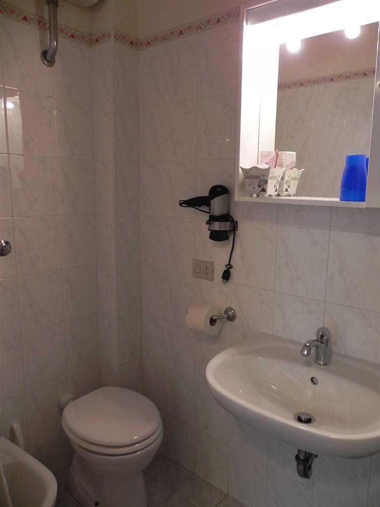 Hotel Ondina Viareggio Bagian luar foto