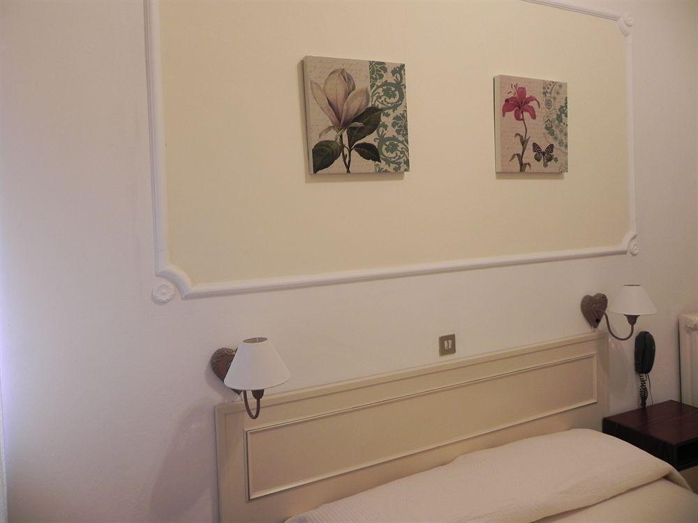 Hotel Ondina Viareggio Bagian luar foto