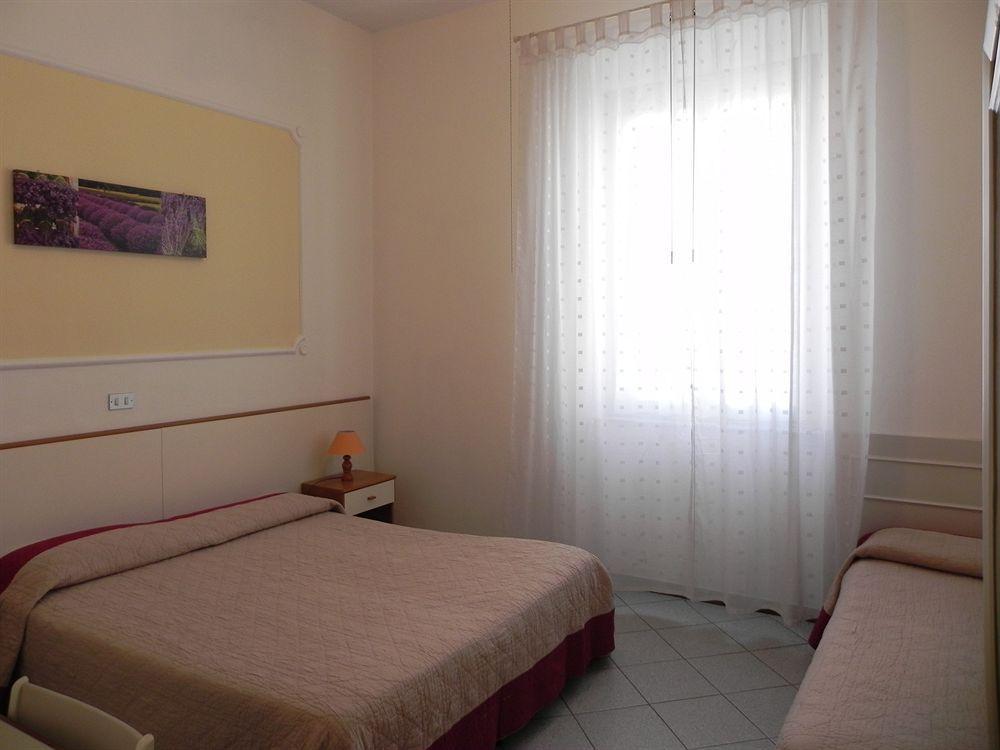 Hotel Ondina Viareggio Bagian luar foto