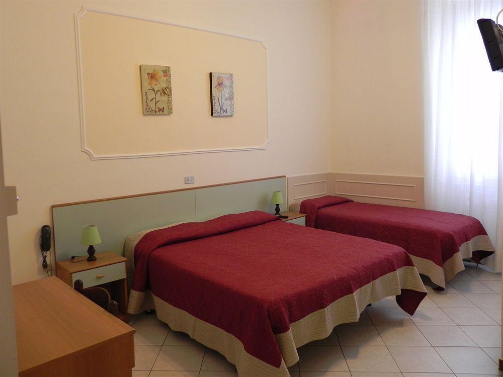 Hotel Ondina Viareggio Bagian luar foto