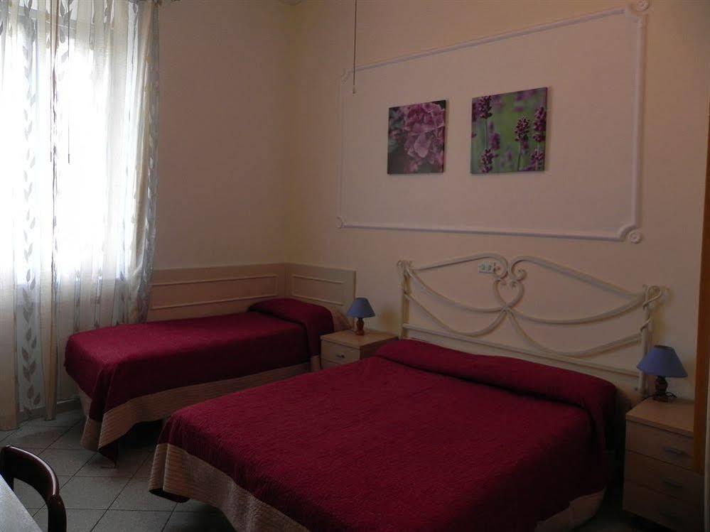 Hotel Ondina Viareggio Bagian luar foto