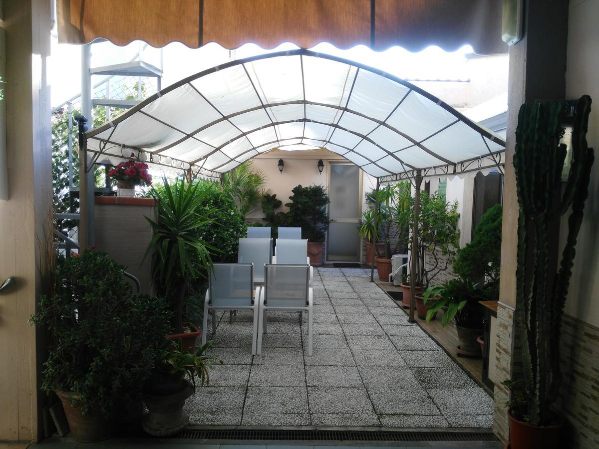 Hotel Ondina Viareggio Bagian luar foto