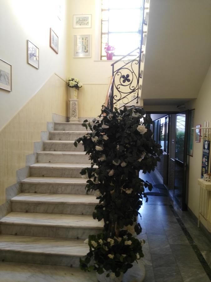 Hotel Ondina Viareggio Bagian luar foto