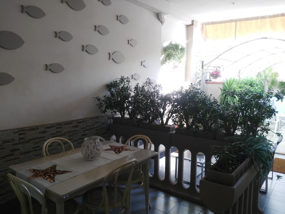 Hotel Ondina Viareggio Bagian luar foto