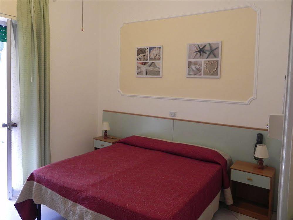 Hotel Ondina Viareggio Bagian luar foto